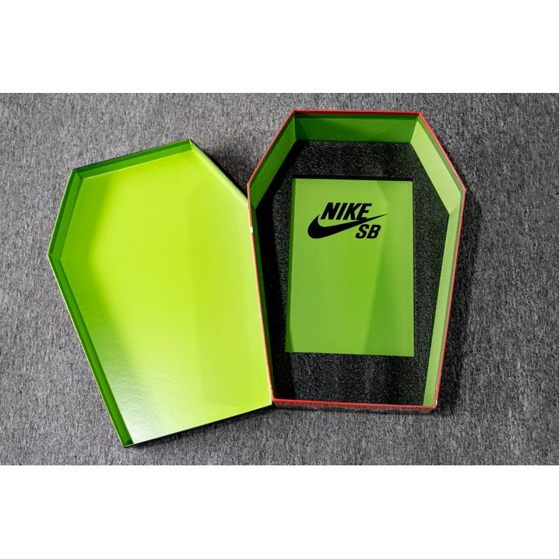 Nike SB Dunk Low “Night Of Mischief”